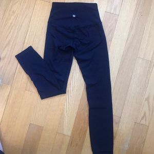 Lululemon aligns 25”